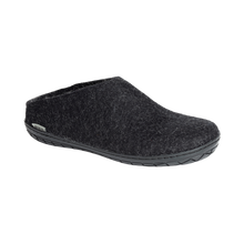 Sans-gêne avec semelle de caoutchouc noir en noir