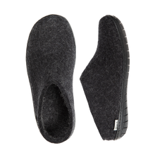 Sans-gêne avec semelle de caoutchouc noir en noir