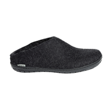 Sans-gêne avec semelle de caoutchouc noir en noir