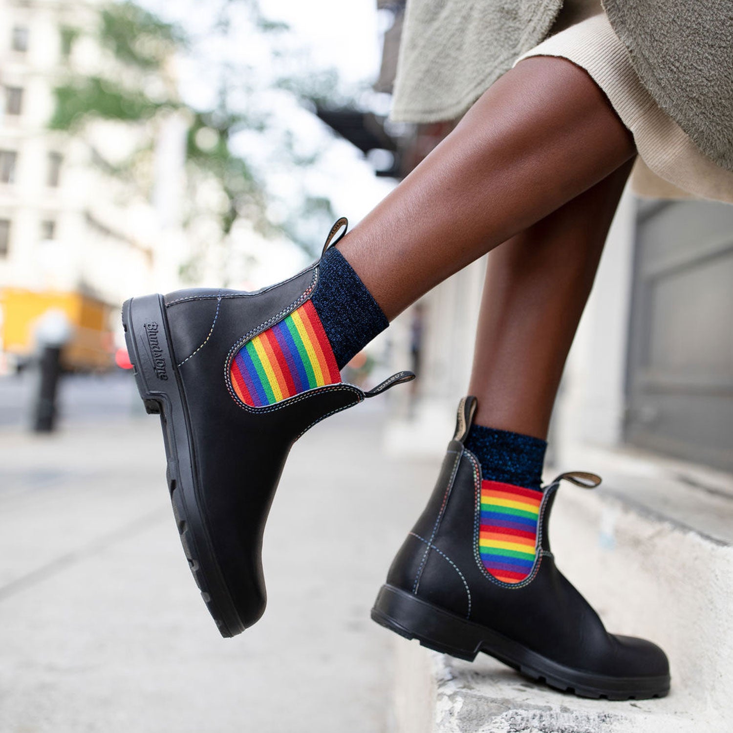 Blundstone 2105 Originales Noir avec élastique arc-en-ciel et piqûres contrastantes