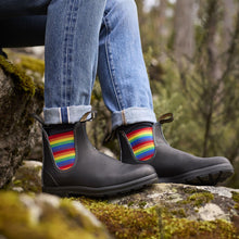 Blundstone 2105 Originales Noir avec élastique arc-en-ciel et piqûres contrastantes