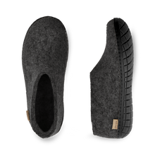 Chaussure avec semelle de caoutchouc noir en noir